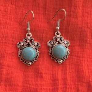 Beautiful design - brand new turquoise earrings